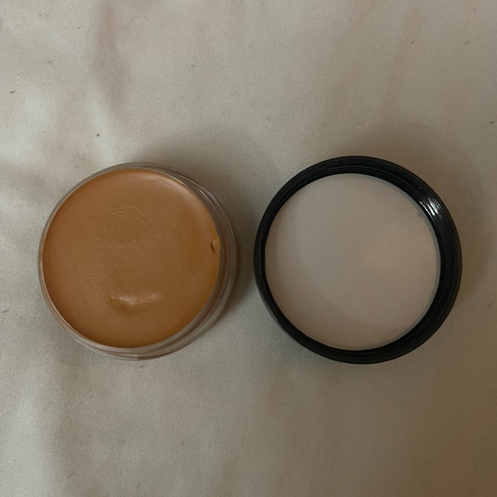 MAC Cosmetics Lip Erase (Medium Cool)